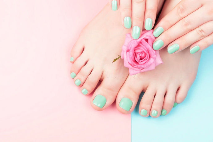How to Apply Nail Polish on Toes