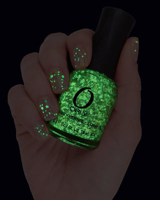 Green glitter glowing manicure 